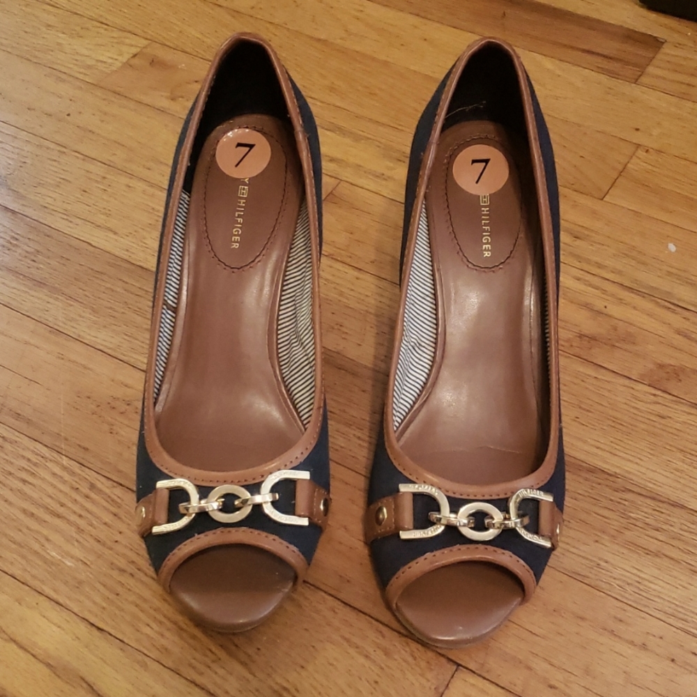 Tommy Hilfiger wedges Size 7 blue and tan with gold detail